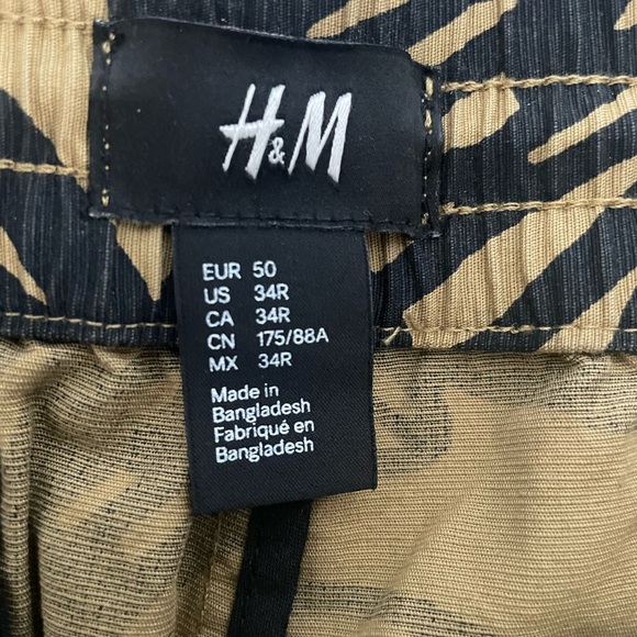 H&M Black and Tan Patterned Garment Men’s Shorts - Picture 4 of 5